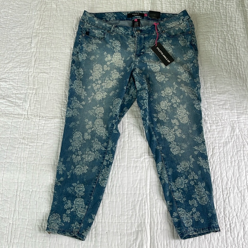 torrid High-Rise Floral Print Jeans in Blue Wash size 18